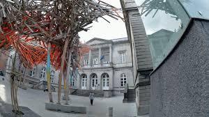 Palais de Justice de Mons et sculpture de Quinze