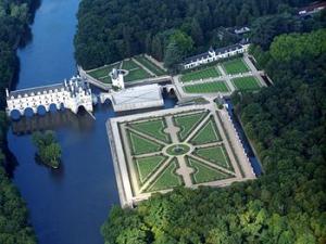 UN jardin Renaissance au château de Chenincea le long du Cher